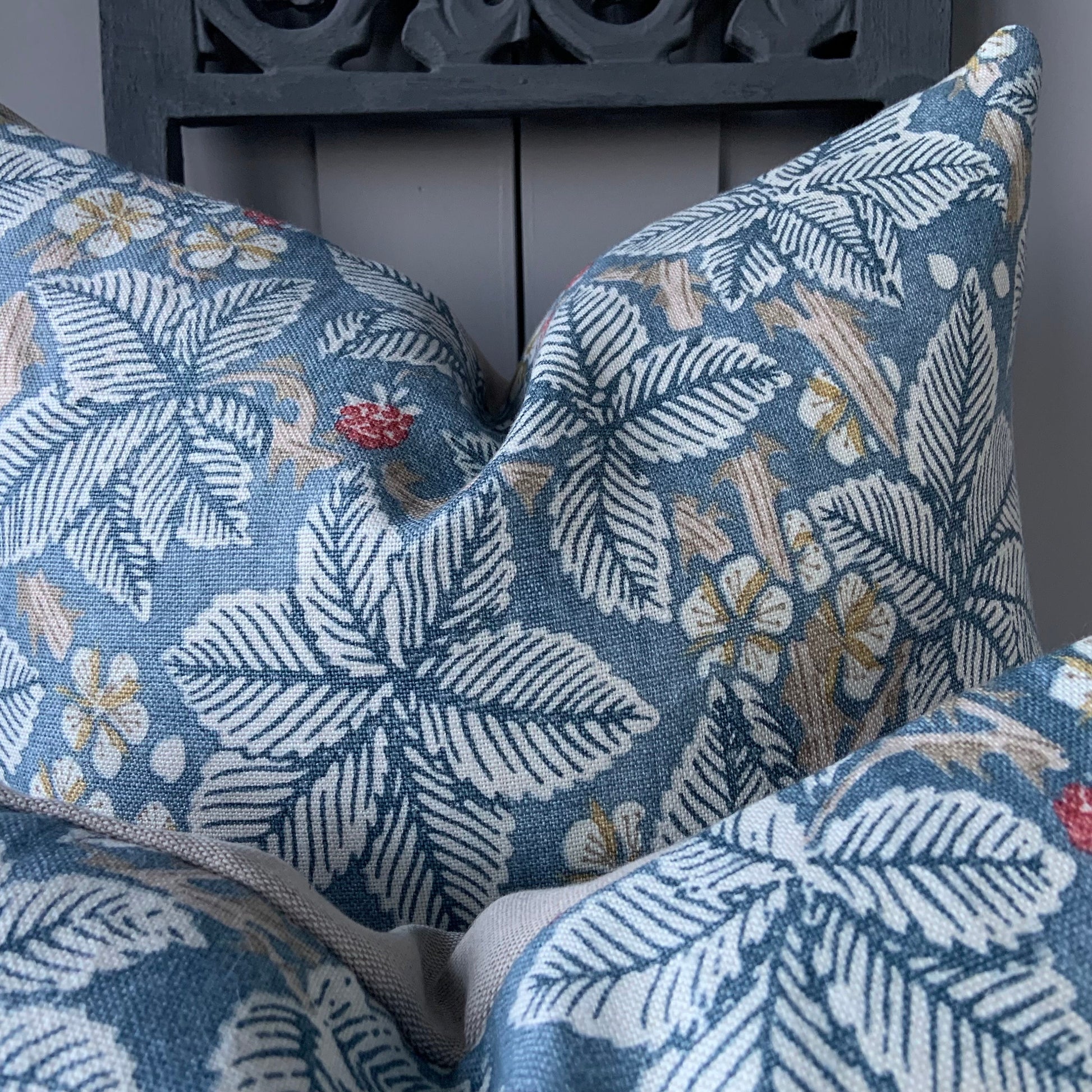 William Morris Luxury Designer Bramble Red Blue Vintage Cushion Pillow Sofa Cover